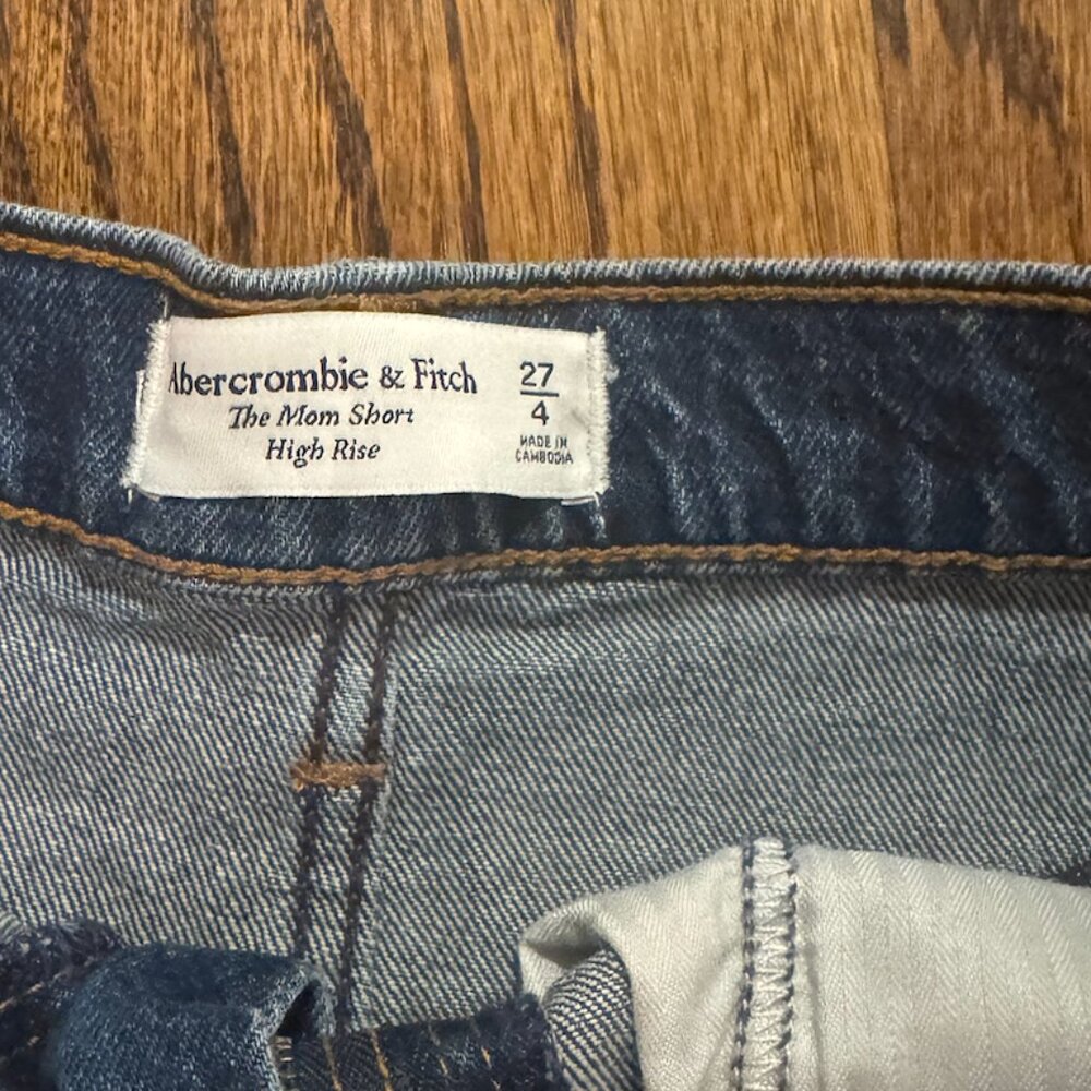Abercrombie High Rise Mom Short - Picture 2 of 3